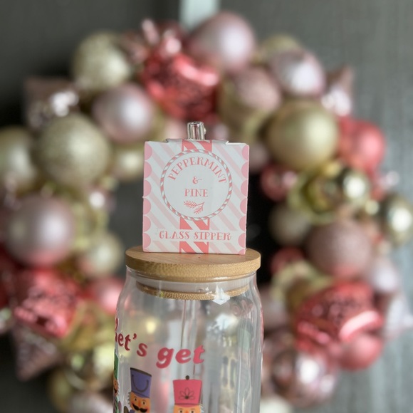 ✨NEW💖Peppermint and Pine Nutcracker Glass Tumbler🎄 - Picture 6 of 6